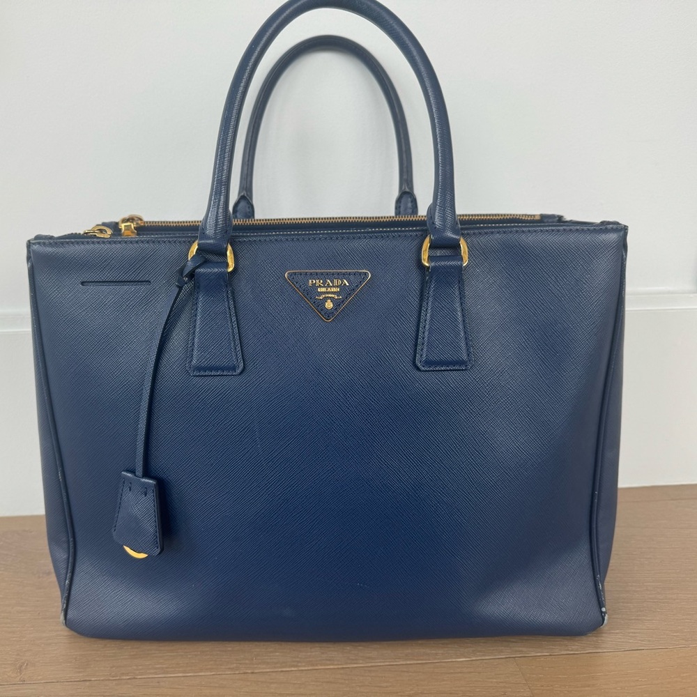 💙Prada medium saffiano handbag in colbalt blue✨